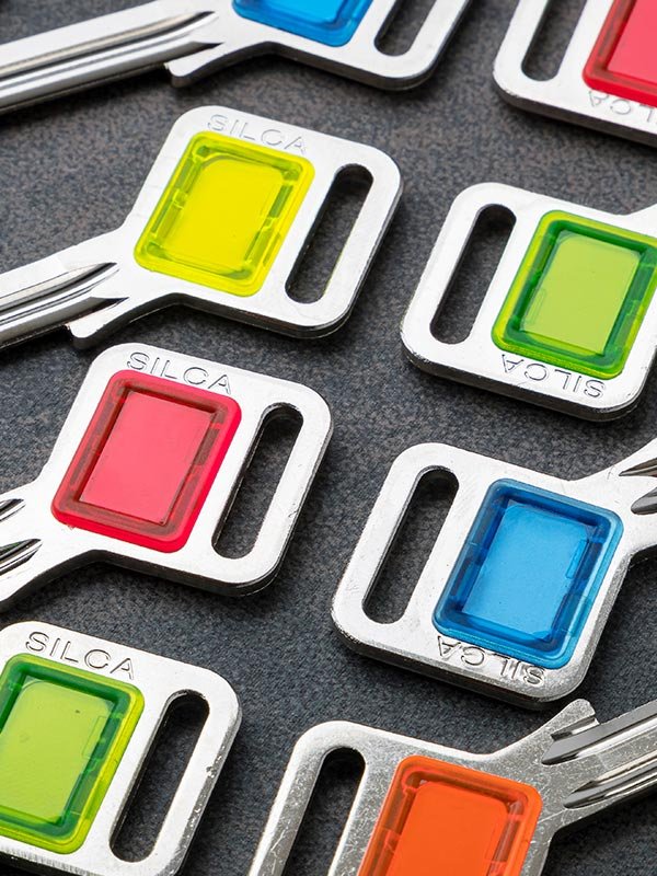 Clés Silca à têtes colorées : 0,60 € la clé vierge, revendue environ 6 €
